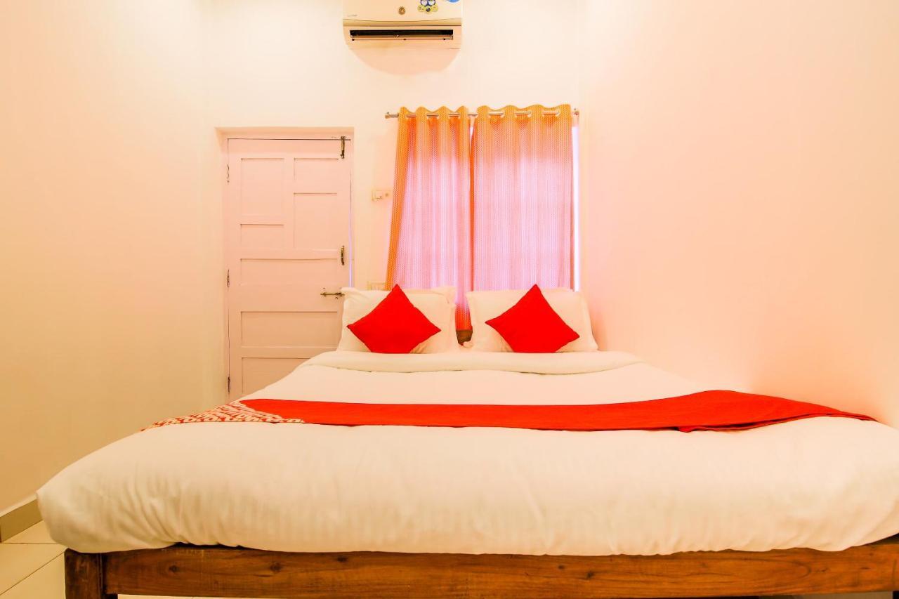 Oyo 22056 Arambol Plaza Beach Resort Екстер'єр фото